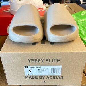 Used YEEZY Slides Pure